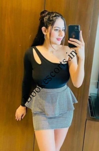 Hello Guy’s am here i love to suck dick